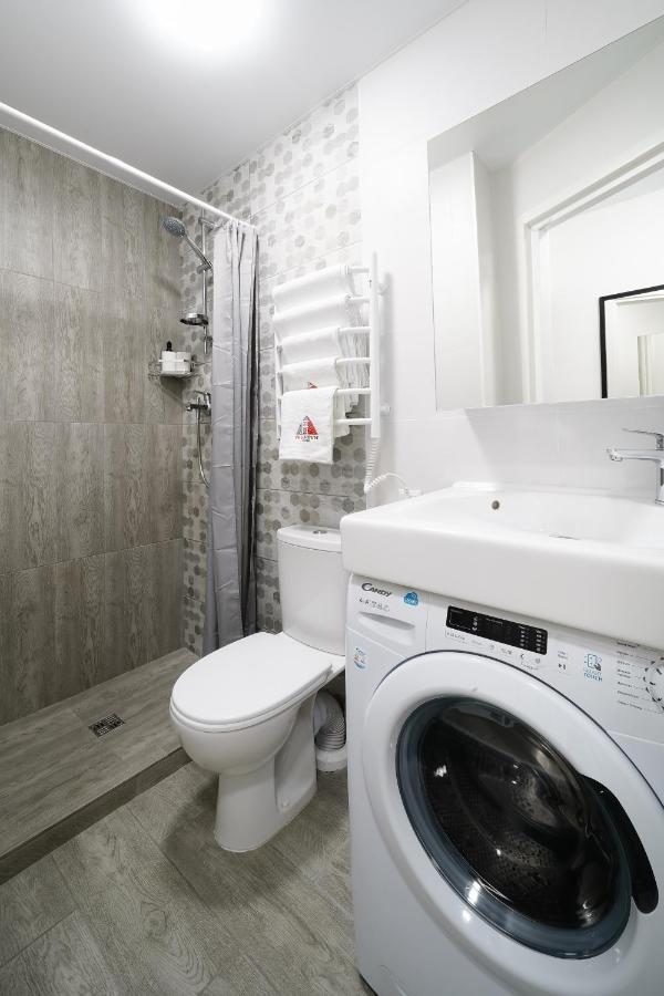 Myfreedom метро чернігівська інститут серця Apartment Kyiv